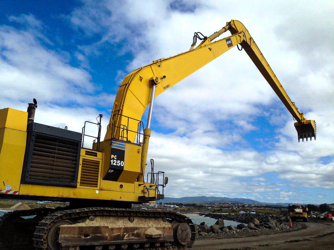 挖掘機(jī)加長(zhǎng)臂廠(chǎng)家