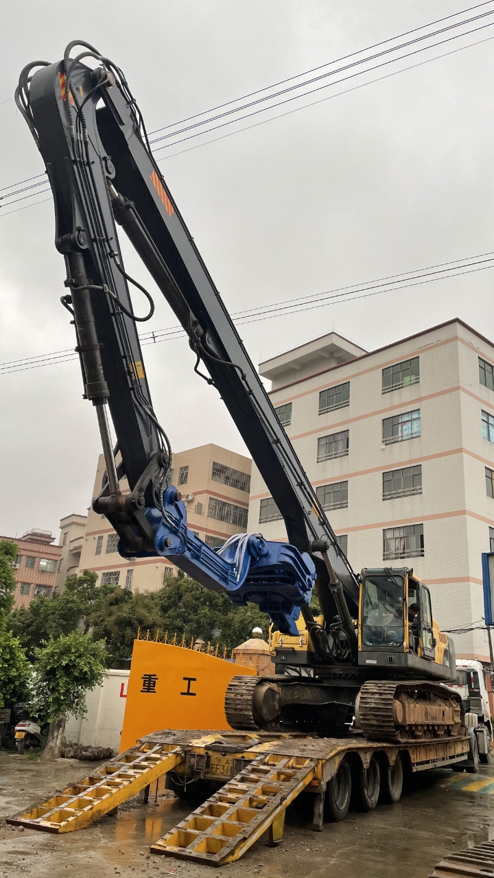 挖掘機打樁臂.jpg 挖掘機打樁臂.jpg