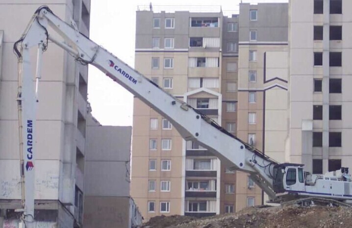 挖掘機(jī)拆樓臂.jpg 挖掘機(jī)拆樓臂.jpg